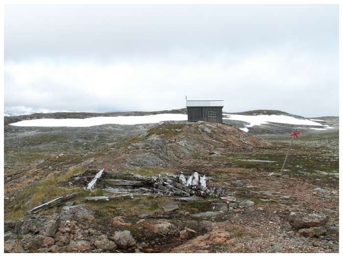 Gruvstuga och en ruin. Och ett vldigt kargt landskap.